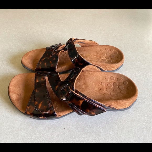 Vionic slide sandals size 7. - Picture 9 of 16
